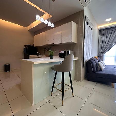 Takuro Homestay Петалинг-Джая Экстерьер фото